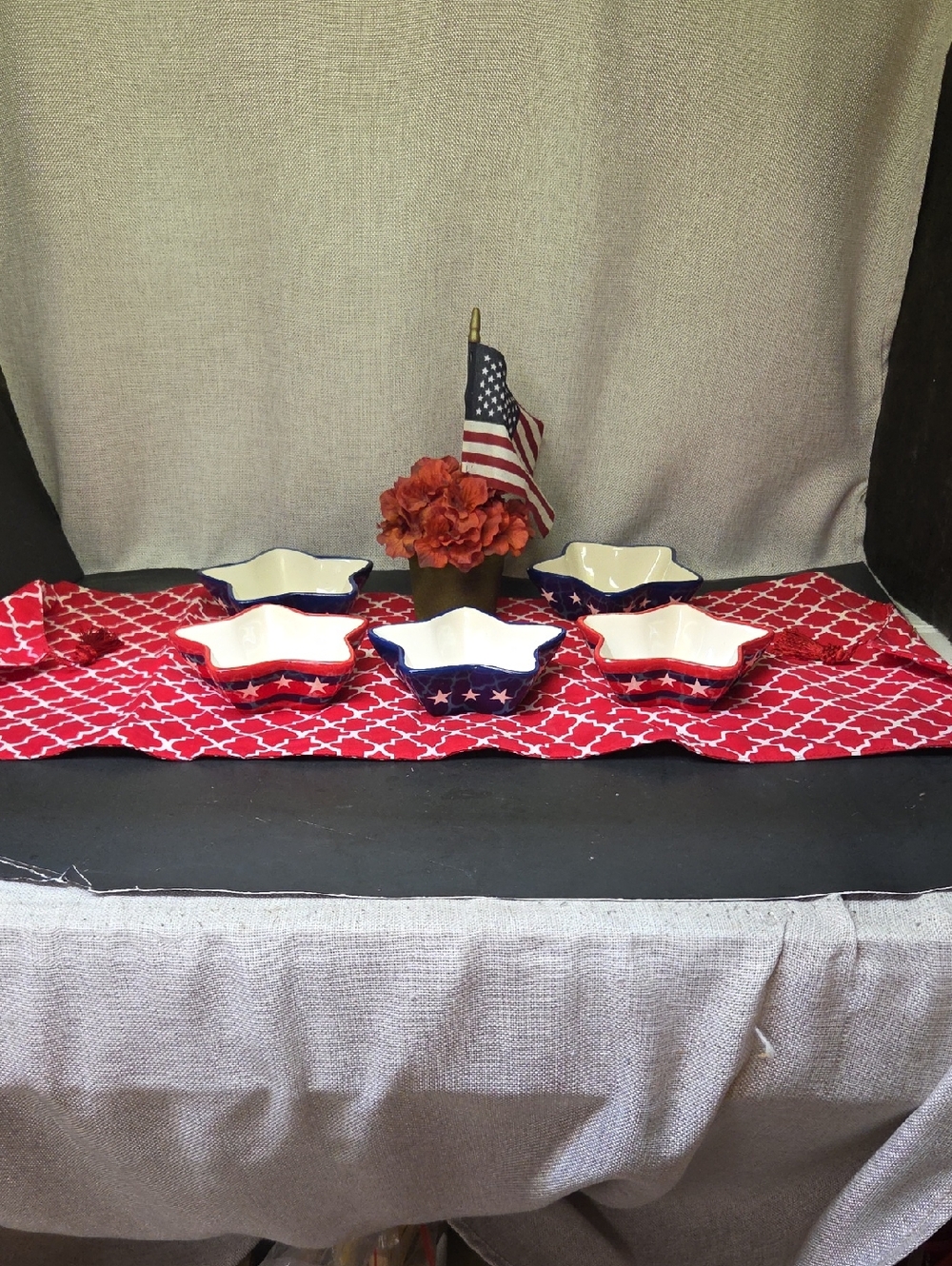 Patriotic, star-shaped ceramic dipping or candy bowls With Table Runner